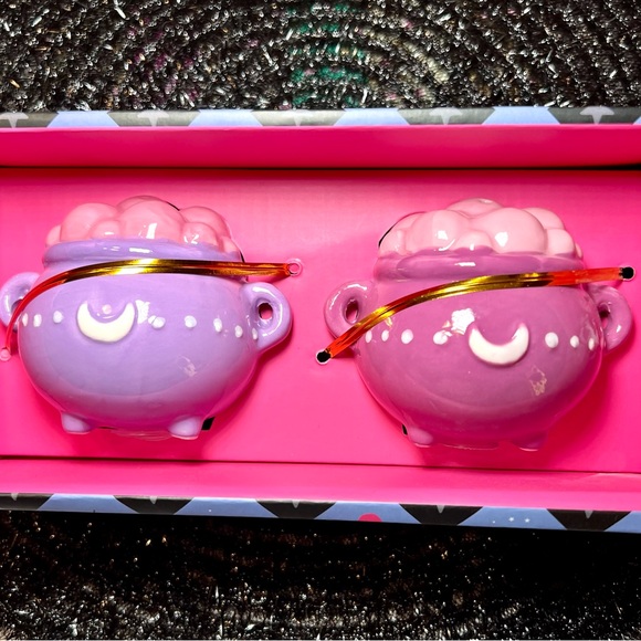 Halloween Pink & Purple Cauldron Salt & Pepper Shakers Pink Witch Brew Moon Star - Picture 1 of 11